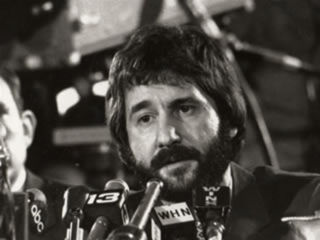 Superintendent Percy Coe announced the discovery of the Carver Street Conspiracy on Radio KTSI. - 320px-Serpico